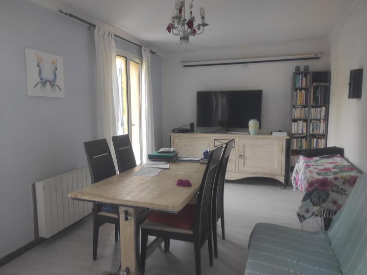 Chambre Spatieuse Avec Grand Lit. Aspet Eksteriør billede